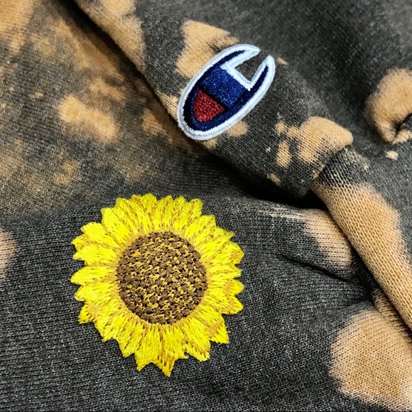 Custom Champion Crewneck 🧡 - Picture 4 of 7